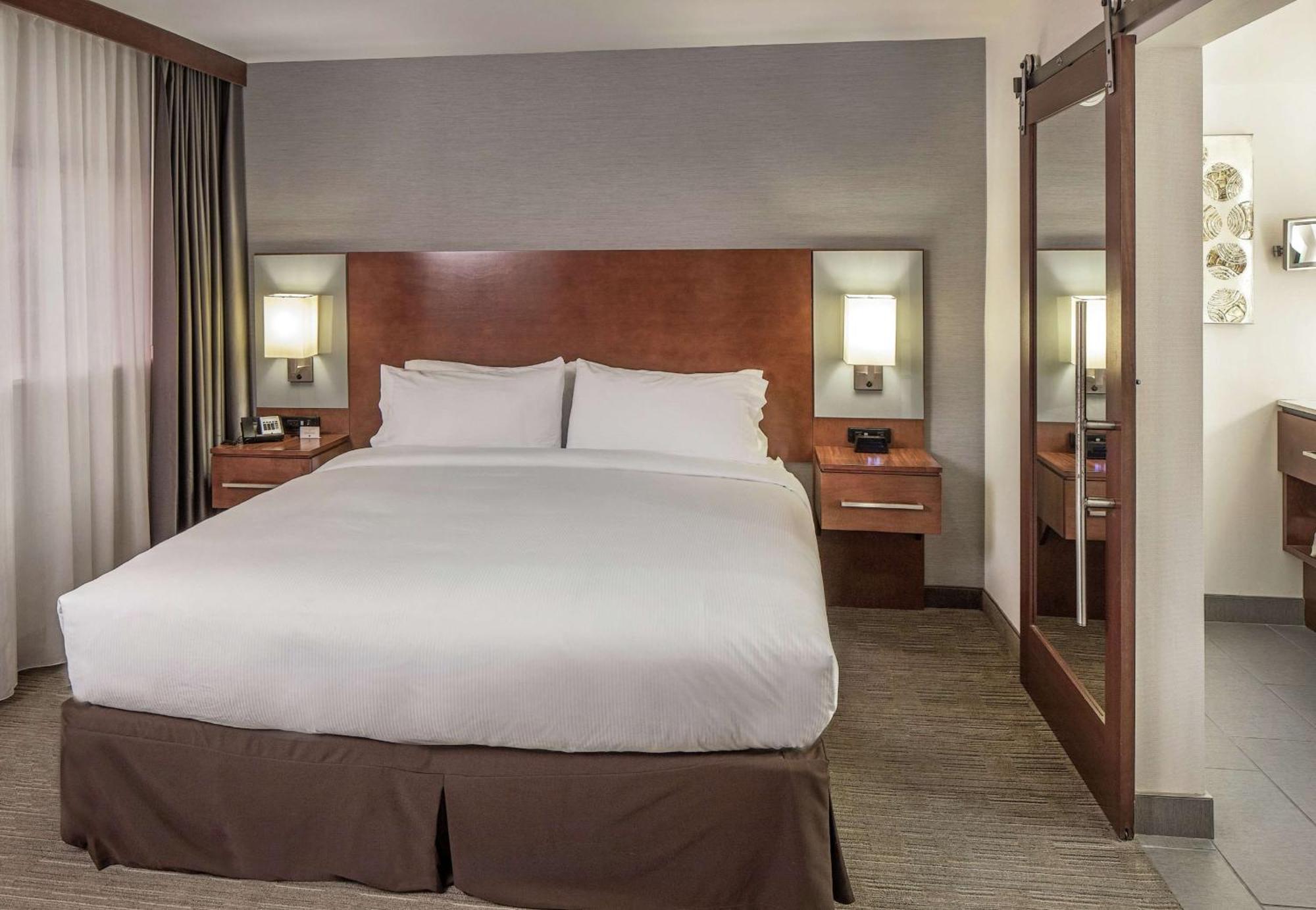 One-Bedroom King Suite,1282031344:JPEG