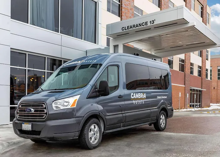 Beach hotel: Cambria Hotel Omaha Downtown