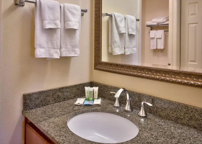 Staybridge Suites 80Th And Dodge By Ihg